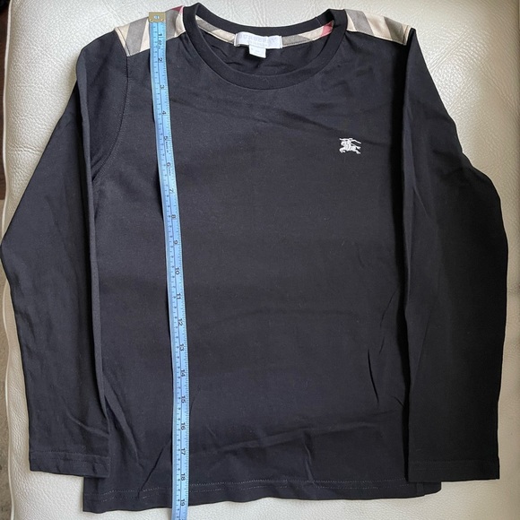 Burberry Black Long Sleeve T Shirt with Plaid Shoulder Patch (Unisex) Size 8Y - Picture 3 of 7